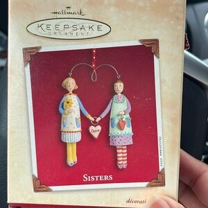 2002 Hallmark Keepsake Ornament Sisters